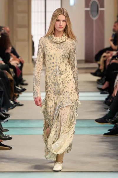 Look 24